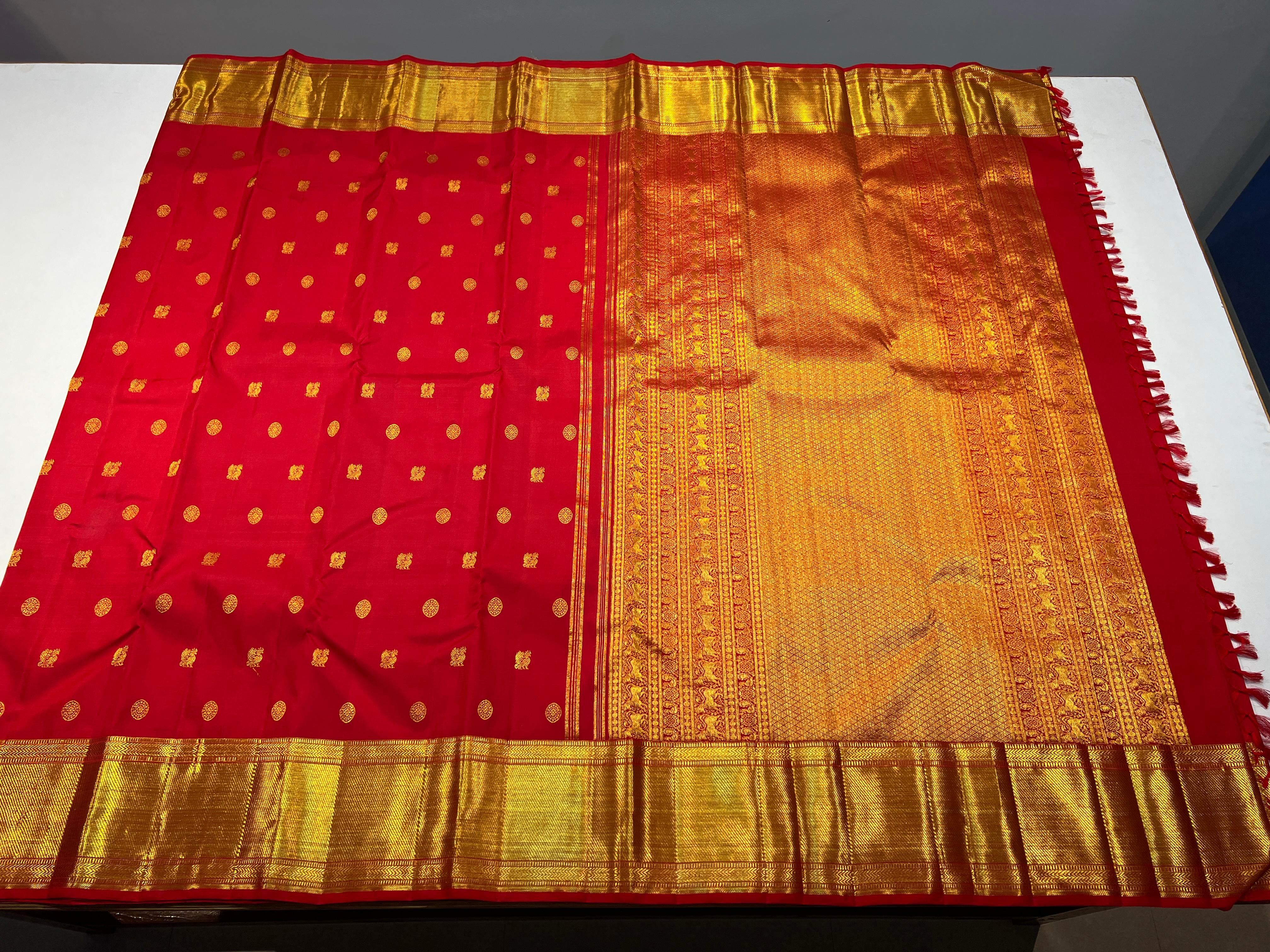 CHILLI RED COLOUR & GOLD BORDER KANCHIPURAM SILK SAREE