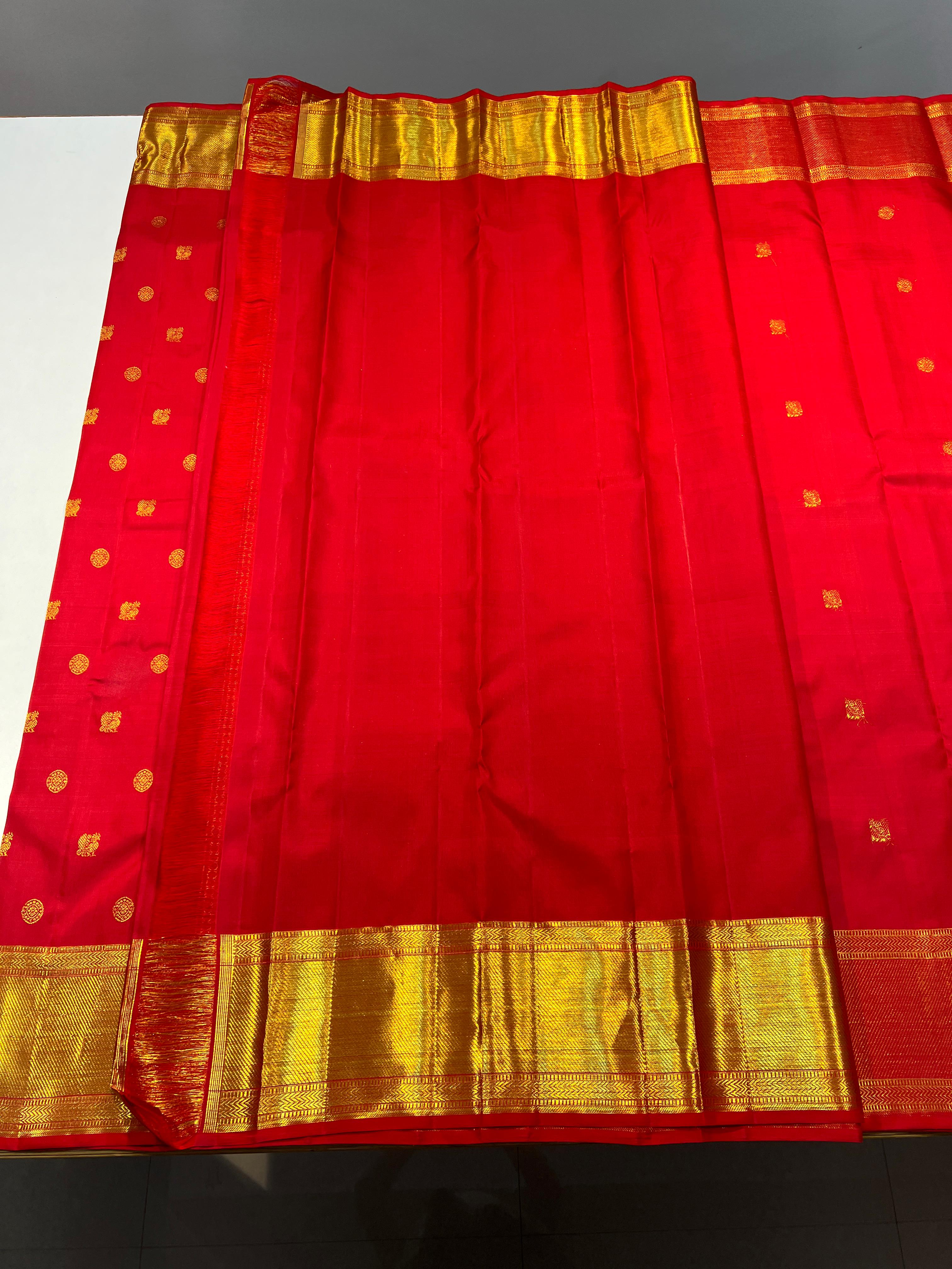 CHILLI RED COLOUR & GOLD BORDER KANCHIPURAM SILK SAREE
