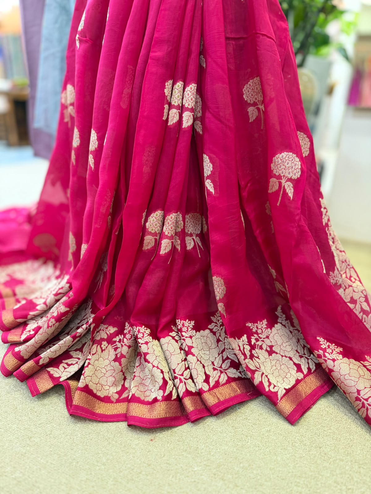 ORGANZA FLORAL RED BANARASI
