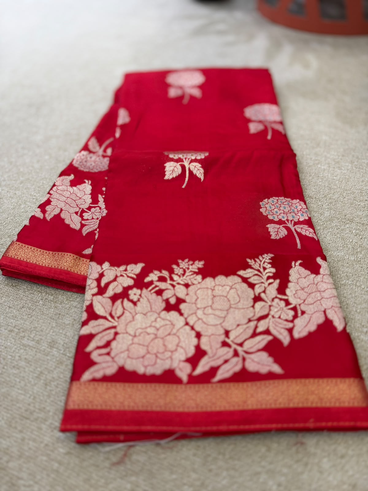ORGANZA FLORAL RED BANARASI