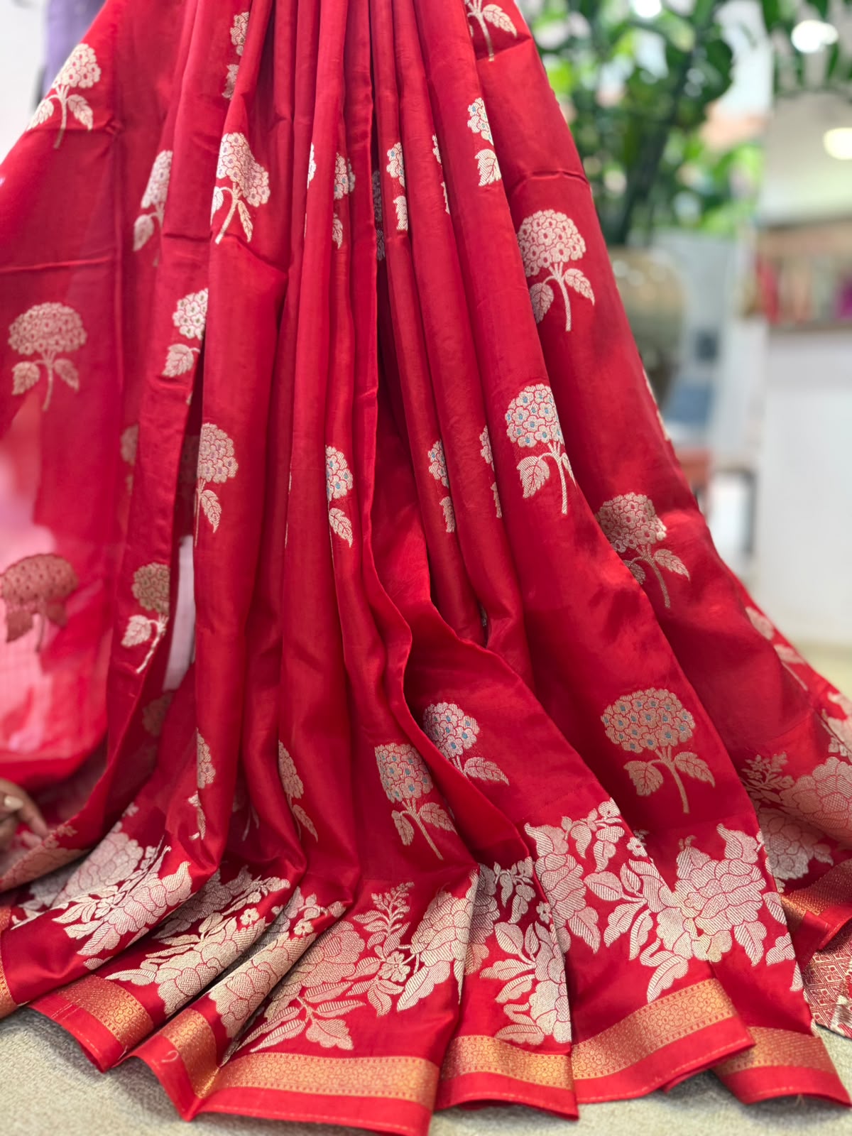 ORGANZA FLORAL RED BANARASI