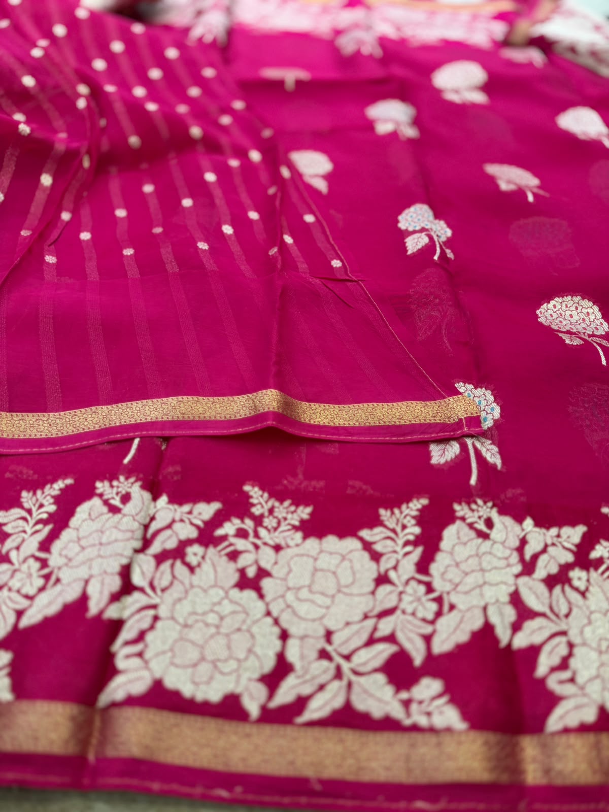 ORGANZA FLORAL RED BANARASI