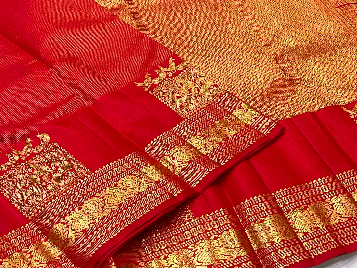 PURE KANCHEEPURAM SILK SAREE WITH UNIQUE ZARI  BORDER