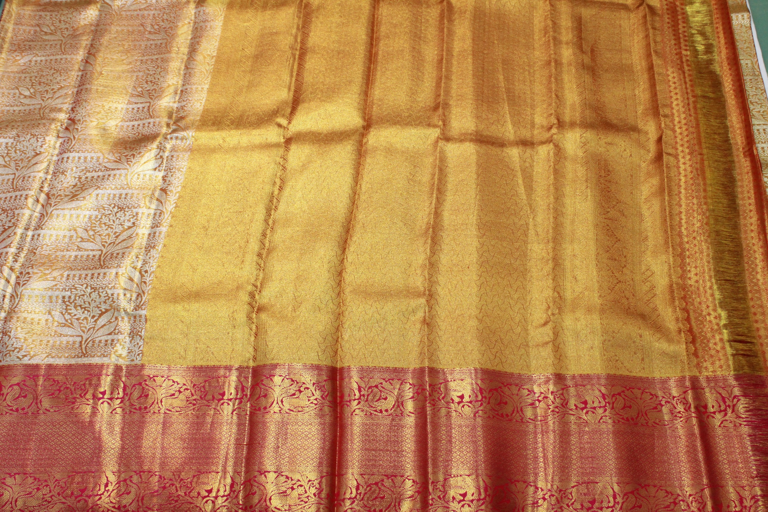 GOLD / RED COLOUR SAREE