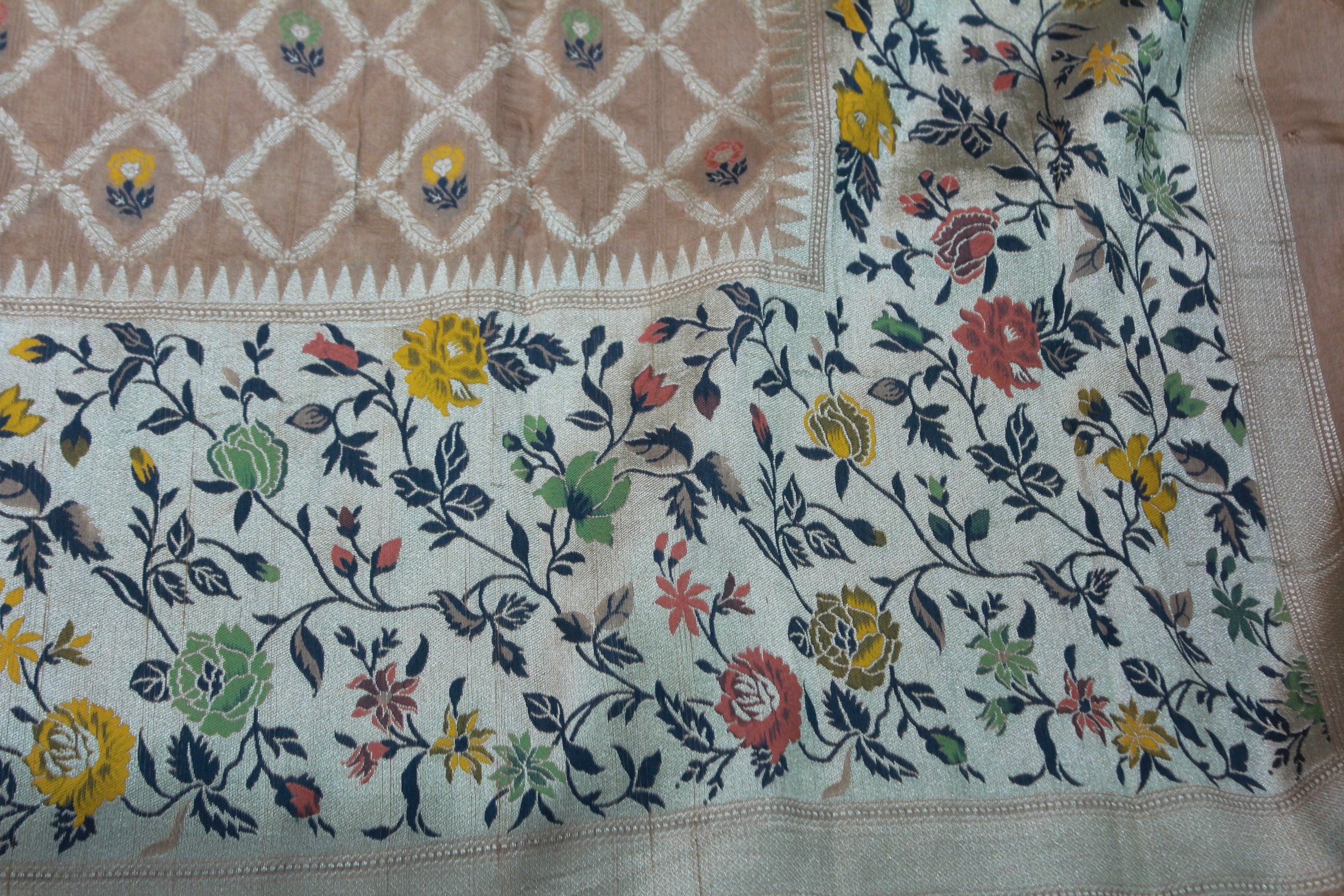 CREAM COLOUR BANARAS SAREE