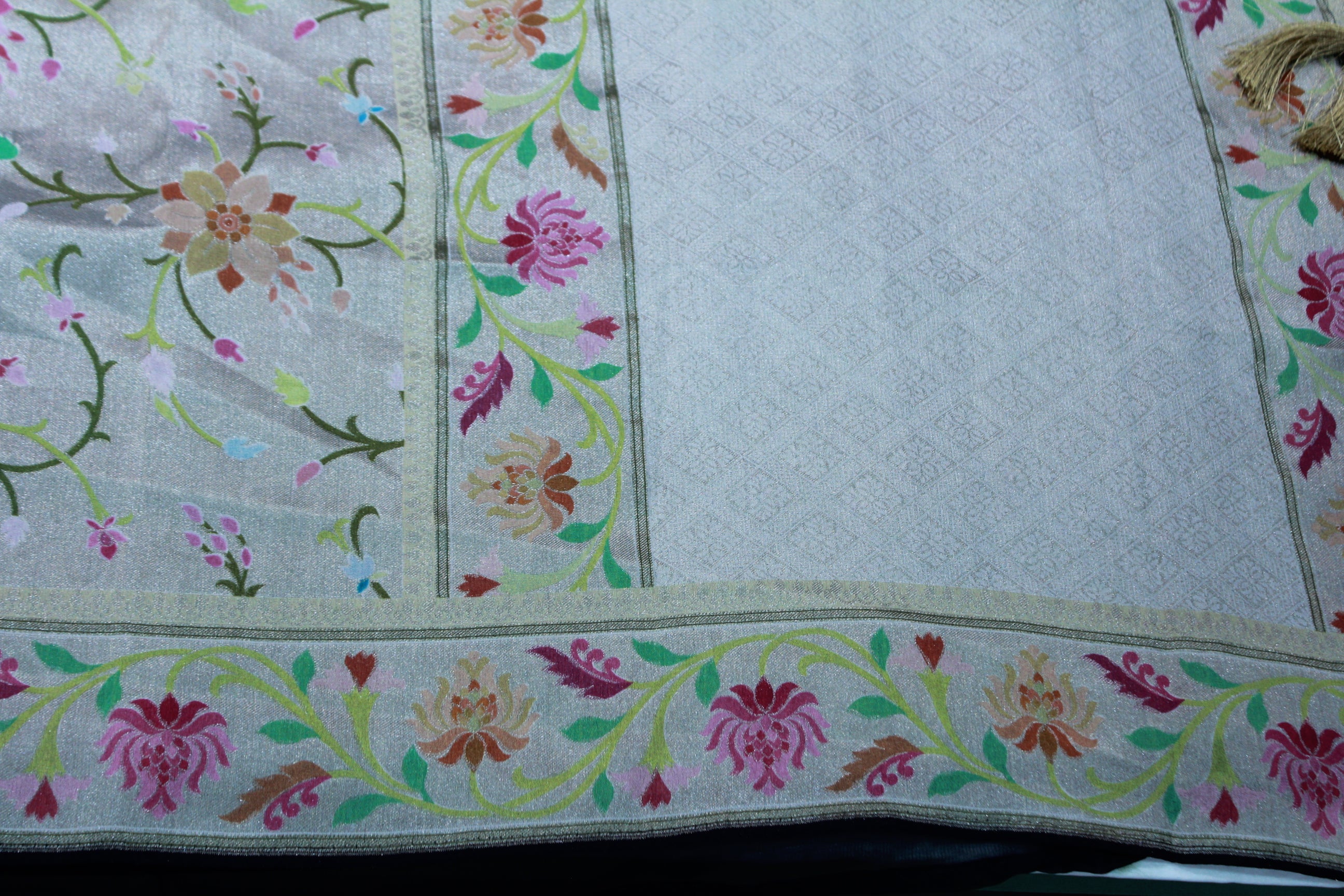 CREAM COLOUR BANARAS SAREE