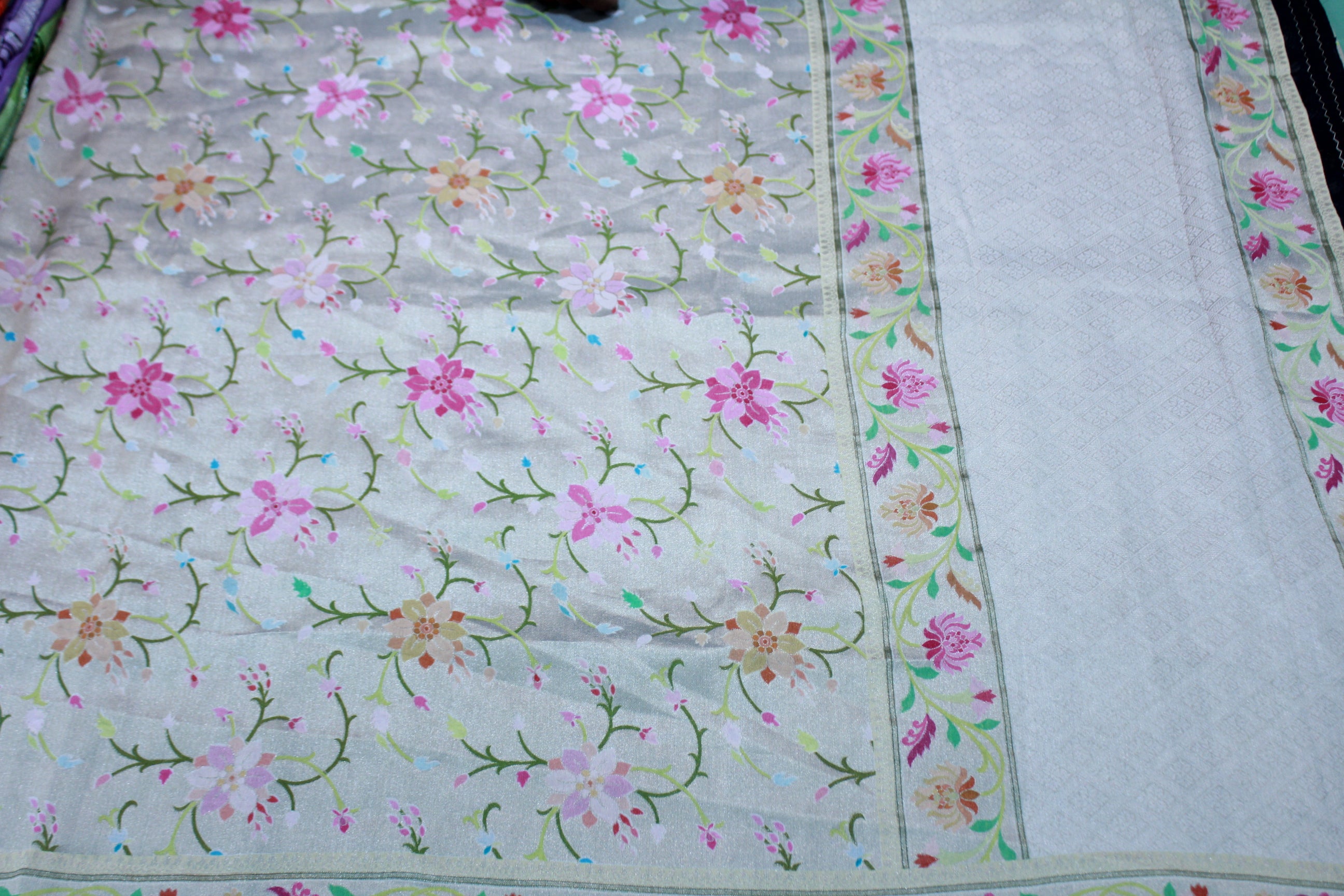 CREAM COLOUR BANARAS SAREE
