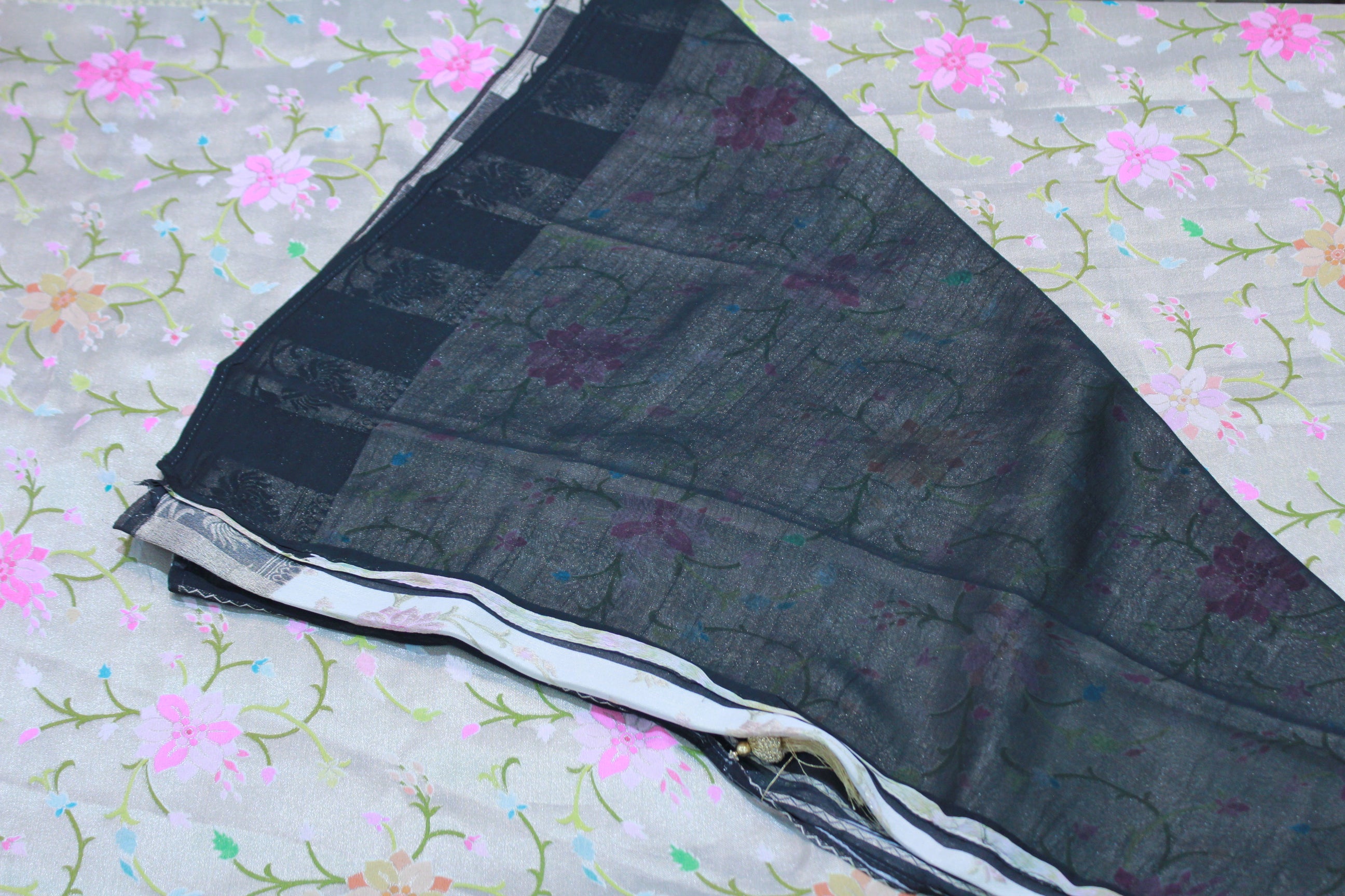 CREAM COLOUR BANARAS SAREE