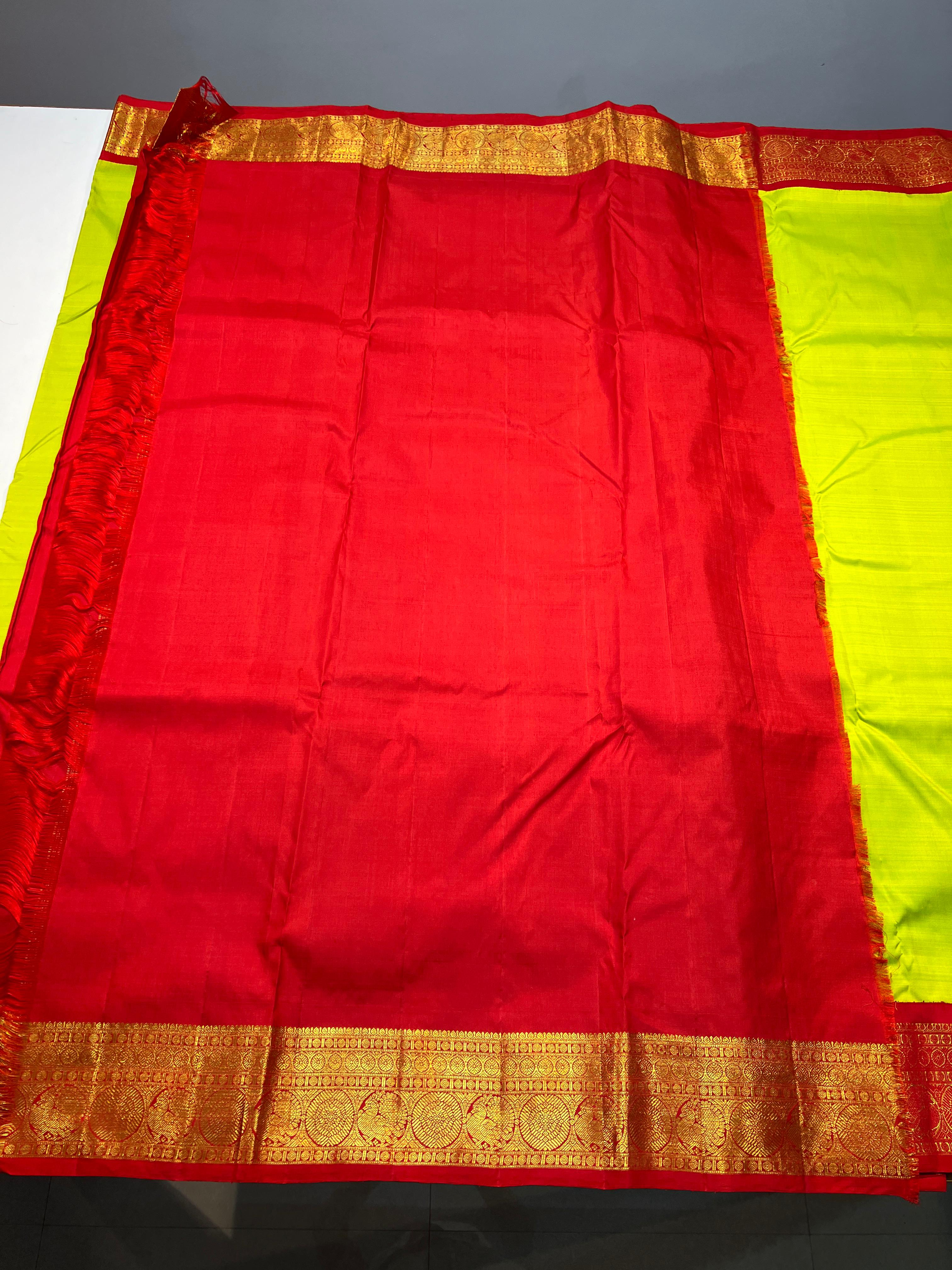 PARROT GREEN COLOUR & DARK RED COLOUR BORDER KANCHIPURAM SILK SAREE
